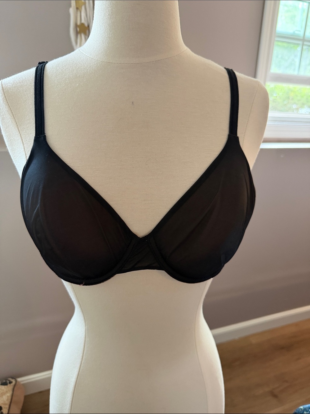 Victoria’s Secret lightly lined Underwire Bra
